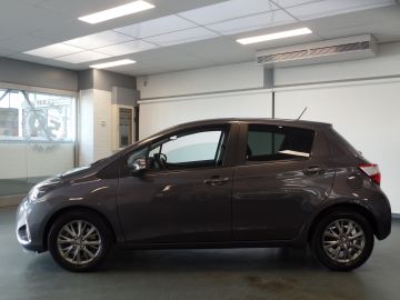 Toyota Yaris 1.5 VVT-i Dynamic Automaat, Lm velgen 15'', Elek ramen, Clima con