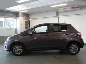 Toyota Yaris 1.5 VVT-i Dynamic Automaat, Lm velgen 15'', Elek ramen, Clima con