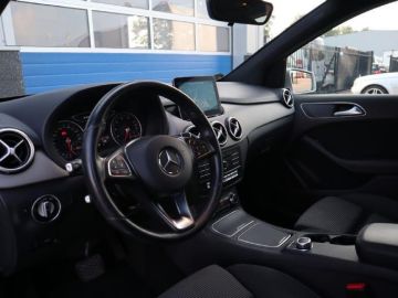 Mercedes-Benz B-Klasse 180 Business Solution Airco, Cruisecontrol, Trekhaak, Stoelverwar