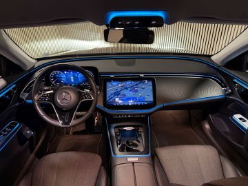 Mercedes-Benz E-Klasse Estate 300e Avantgarde Advanced-DISTRONIC-TREKHAAK-DODEHOEK-APLLE
