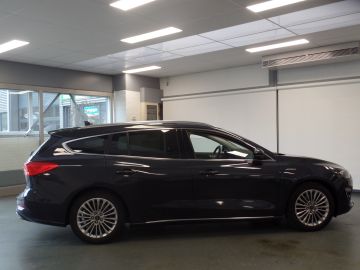 Ford Focus Wagon 1.0 EcoBoost Hybrid Vignale Navigatie, Achteruitrijcamera, 