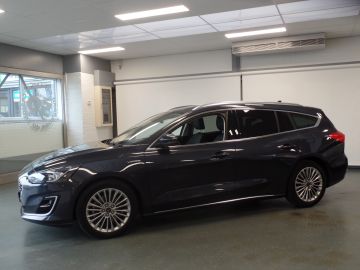 Ford Focus Wagon 1.0 EcoBoost Hybrid Vignale Navigatie, Achteruitrijcamera, 