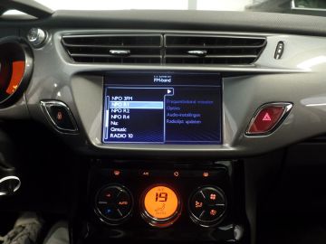 Citroën C3 1.2 PureTech Collection Navigatie, Clima controle, Cruise control