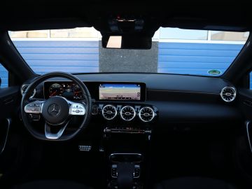 Mercedes-Benz A-Klasse 200 AMG Pano, Camera, Sfeerverlichting, Stoelverwarming