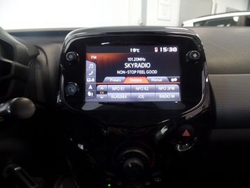 Peugeot 108 1.0 e-VTi Allure 5drs Navigatie, Airco, Elek ramen, Led verlichti