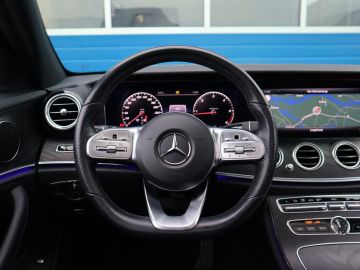 Mercedes-Benz E-Klasse 220d AMG 360° Camera, Pano, Sfeerverlichting, Stoelverwarming