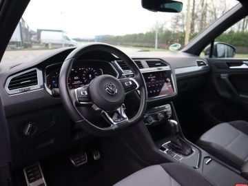 Volkswagen Tiguan 1.5 TSI R-Line Pano, Camera, Led, Stoelverwarming, Trekhaak