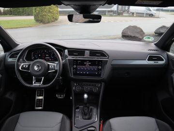 Volkswagen Tiguan 1.5 TSI R-Line Pano, Camera, Led, Stoelverwarming, Trekhaak