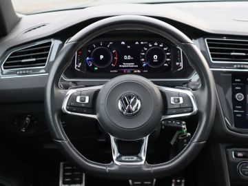 Volkswagen Tiguan 1.5 TSI R-Line Pano, Camera, Led, Stoelverwarming, Trekhaak