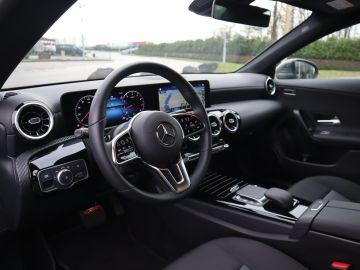 Mercedes-Benz CLA 180 Business Line DAB, Camera, Stoelverwarming, Apple Carplay