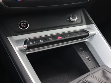 Audi Q3 35 TFSI S-Line Vitrual Cockpit, LED, Keyless, Trekhaak, Stoelverw