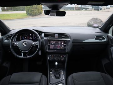 Volkswagen Tiguan 1.5 TSI ACT R-Line Pano, Trekhaak, LED, Camera