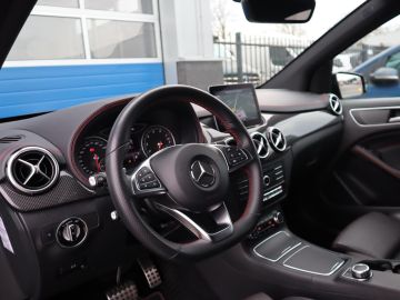 Mercedes-Benz B-Klasse 200 AMG Cruisecontrol, Camera, Trekhaak, Dodehoekssistent, stoelv