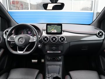 Mercedes-Benz B-Klasse 200 AMG Cruisecontrol, Camera, Trekhaak, Dodehoekssistent, stoelv