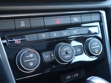 Volkswagen T-Roc 1.5 TSI Sport Pano, Trekhaak, Camera, Virtual Cockpit