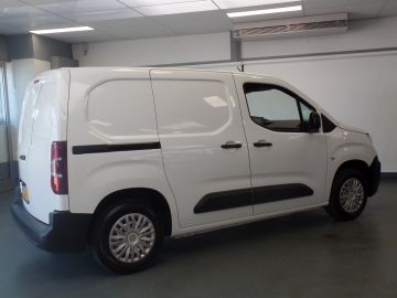 Peugeot Partner 1.5 BlueHDI Premium 3 Zitplaatsen, Schuifdeur rechts, Deurtjes ac