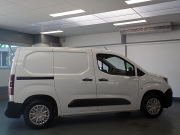 Peugeot Partner 1.5 BlueHDI Premium 3 Zitplaatsen, Schuifdeur rechts, Deurtjes ac