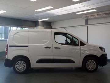 Peugeot Partner 1.5 BlueHDI Premium 3 Zitplaatsen, Schuifdeur rechts, Deurtjes ac
