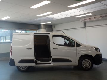 Peugeot Partner 1.5 BlueHDI Premium 3 Zitplaatsen, Schuifdeur rechts, Deurtjes ac