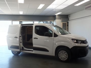 Peugeot Partner 1.5 BlueHDI Premium 3 Zitplaatsen, Schuifdeur rechts, Deurtjes ac