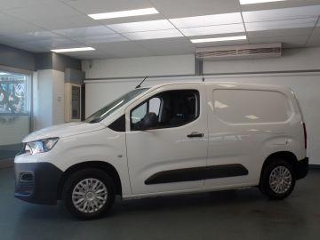 Peugeot Partner 1.5 BlueHDI Premium 3 Zitplaatsen, Schuifdeur rechts, Deurtjes ac