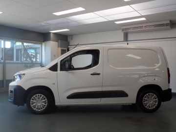 Peugeot Partner 1.5 BlueHDI Premium 3 Zitplaatsen, Schuifdeur rechts, Deurtjes ac