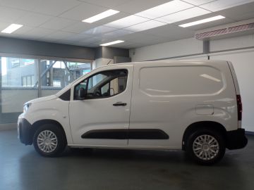 Peugeot Partner 1.5 BlueHDI Premium 3 Zitplaatsen, Schuifdeur rechts, Deurtjes ac