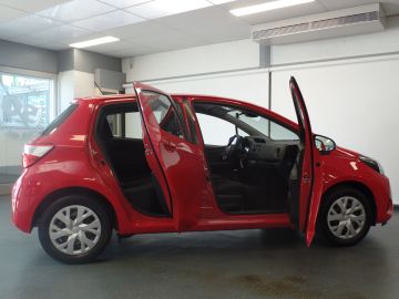 Toyota Yaris 1.0 VVT-i Comfort 5 Drs uitvoering, Airco, Elek ramen, Cv op sleu