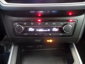 Seat Arona 1.0 TSI Style Business Intense, Apple carplay, Clima controle, El