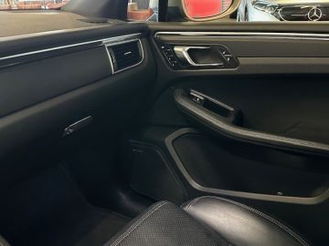 Porsche Macan 2.0-SPORTDESIGN-PANORAMA-PDLS-PSAM-STOELEN 14 VOUDIG-CAMERA-ZEER 