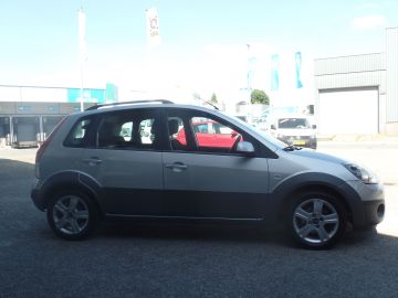 Ford Fiesta 1.4-16V Crossroad Airco, Elek ramen, Lm velgen, 15'', Dak-rails- 