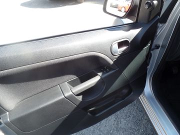 Ford Fiesta 1.4-16V Crossroad Airco, Elek ramen, Lm velgen, 15'', Dak-rails- 