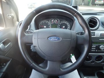 Ford Fiesta 1.4-16V Crossroad Airco, Elek ramen, Lm velgen, 15'', Dak-rails- 