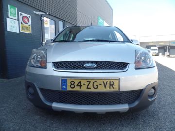 Ford Fiesta 1.4-16V Crossroad Airco, Elek ramen, Lm velgen, 15'', Dak-rails- 