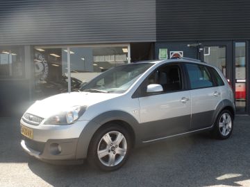 Ford Fiesta 1.4-16V Crossroad Airco, Elek ramen, Lm velgen, 15'', Dak-rails- 