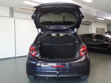 Peugeot 208 1.2 PureTech Signature, Dealer onderhouden, Navigatie, Cruise con