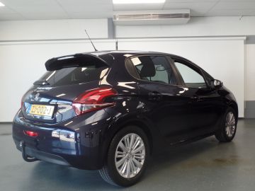 Peugeot 208 1.2 PureTech Signature, Dealer onderhouden, Navigatie, Cruise con