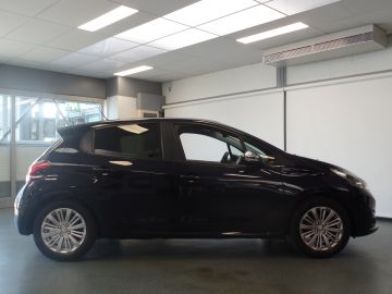 Peugeot 208 1.2 PureTech Signature, Dealer onderhouden, Navigatie, Cruise con