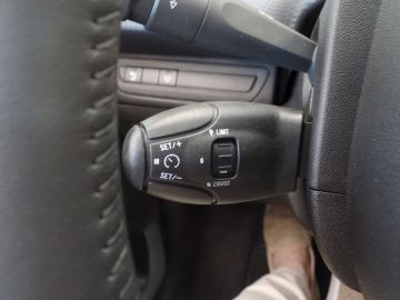 Peugeot 208 1.2 PureTech Signature, Dealer onderhouden, Navigatie, Cruise con