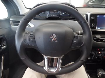Peugeot 208 1.2 PureTech Signature, Dealer onderhouden, Navigatie, Cruise con