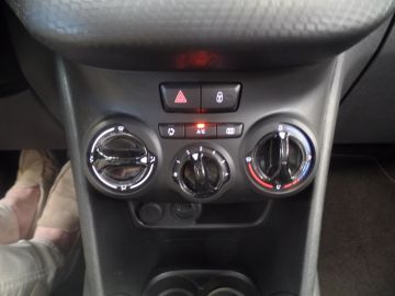 Peugeot 208 1.2 PureTech Signature, Dealer onderhouden, Navigatie, Cruise con