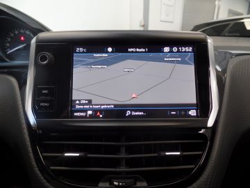 Peugeot 208 1.2 PureTech Signature, Dealer onderhouden, Navigatie, Cruise con