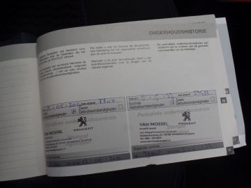 Peugeot 208 1.2 PureTech Signature, Dealer onderhouden, Navigatie, Cruise con