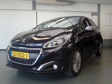 Peugeot 208 1.2 PureTech Signature, Dealer onderhouden, Navigatie, Cruise con