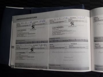 Peugeot 208 1.2 PureTech Signature, Dealer onderhouden, Navigatie, Cruise con