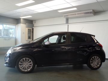 Peugeot 208 1.2 PureTech Signature, Dealer onderhouden, Navigatie, Cruise con