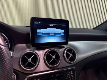 Mercedes-Benz CLA Shooting Brake 180 AMG STYLING-CAMERA-TREKHAAK-SFEER-COMPLEET