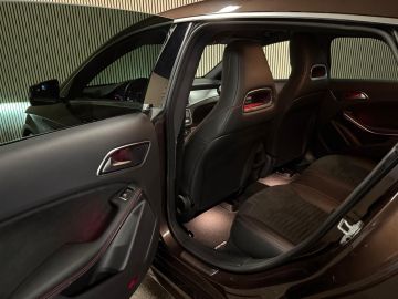 Mercedes-Benz CLA Shooting Brake 180 AMG STYLING-CAMERA-TREKHAAK-SFEER-COMPLEET