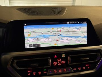 BMW 3 Serie Touring 320i M SPORTPAKKET-ACC-SPORTSTOELEN-CAMERA-COMPLEET