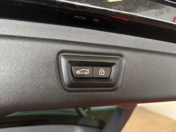 BMW 3 Serie Touring 320i M SPORTPAKKET-ACC-SPORTSTOELEN-CAMERA-COMPLEET